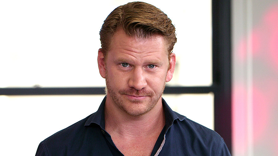 Dash Mihok, super héros qui vit avec le Syndrome de Gilles de la