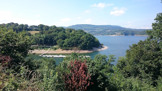 Vue sur le lac depuis le camping